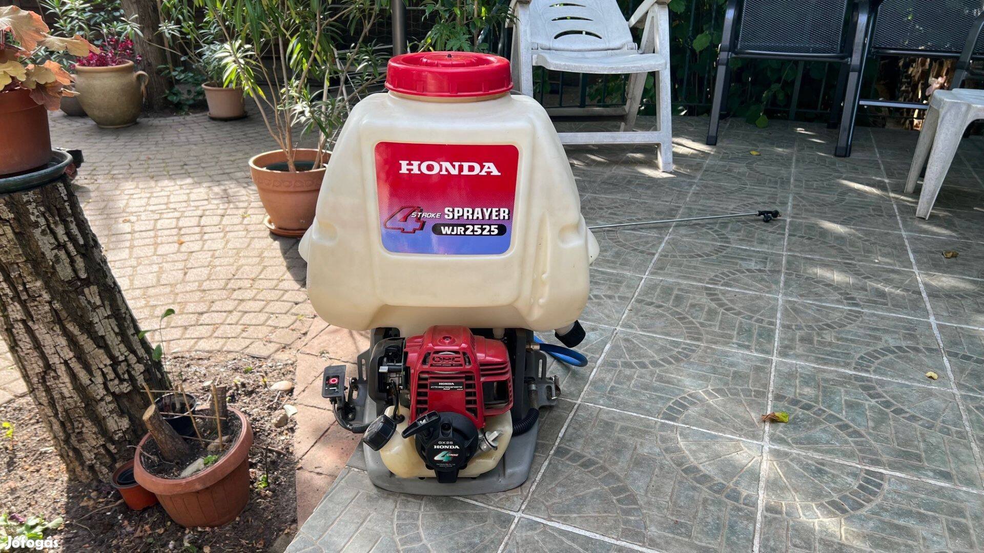 Honda 2525 4 ütemü benzinmotoros háti permetező