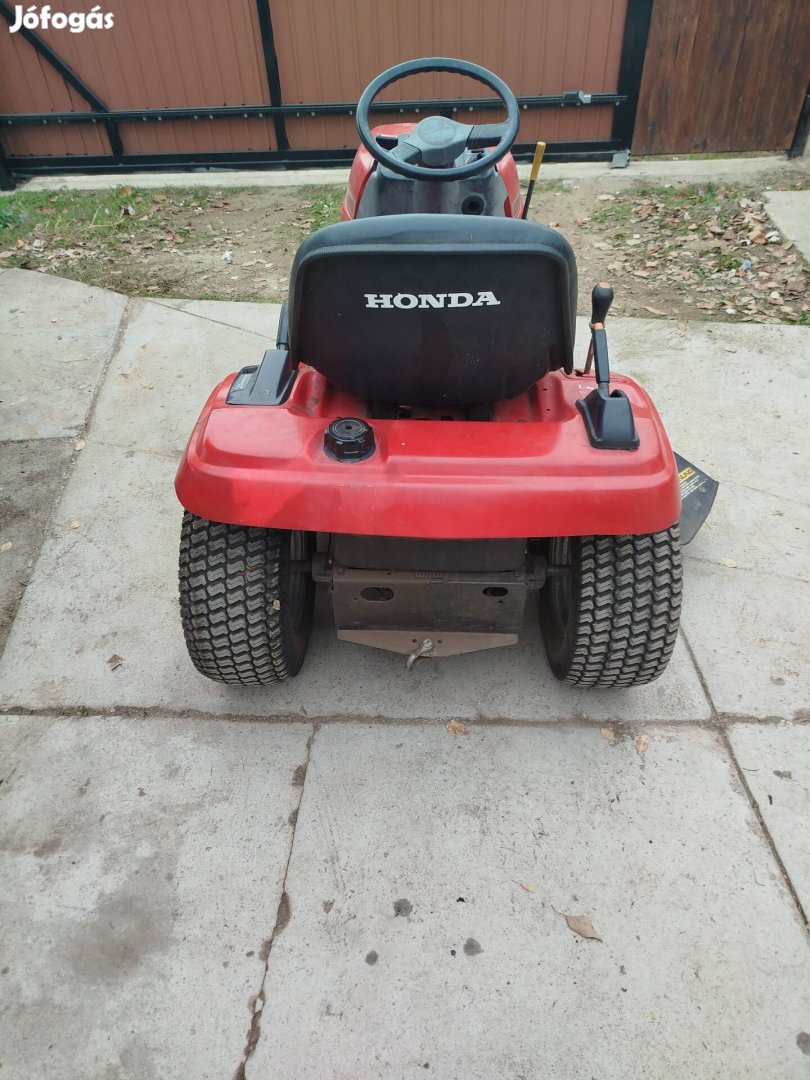 Honda 4013 fűnyíró traktor eladó.