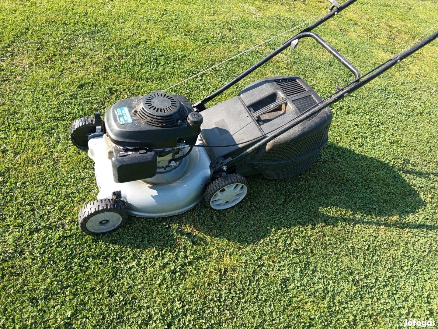 Honda 5,5 lóerős benzinmotoros fűnyíró 