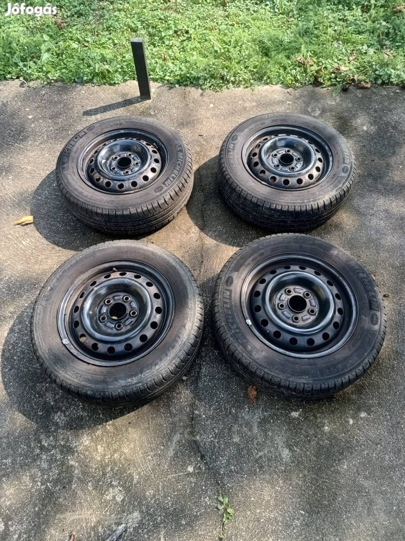 Honda Accord 195 R15 nyári gumi 10km futott