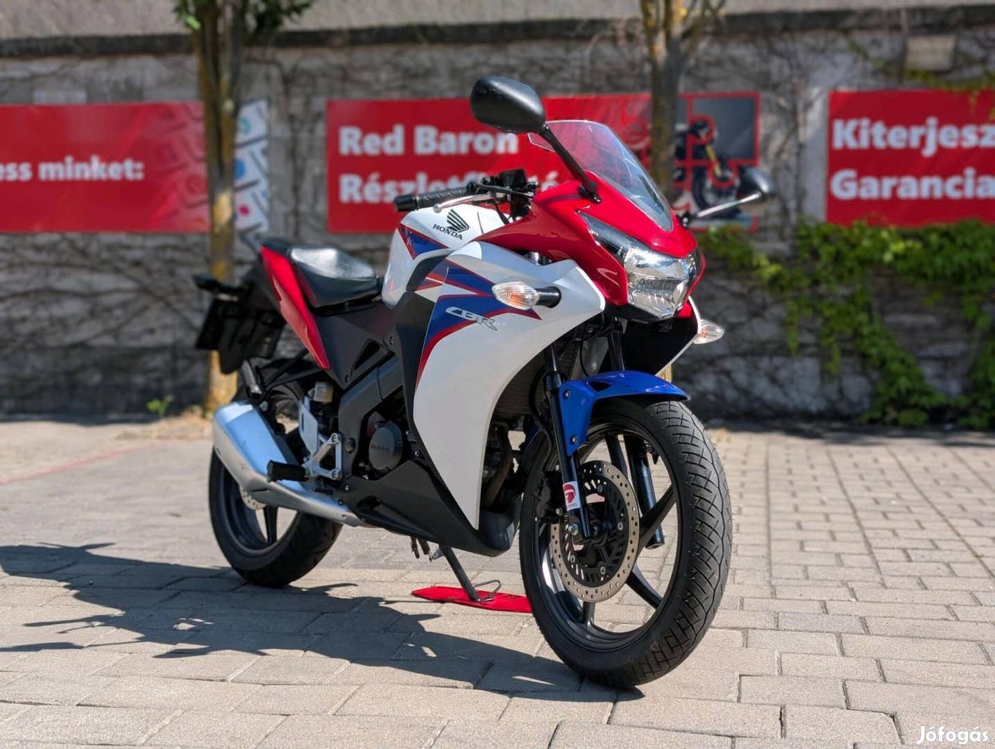 Honda CBR 125 R Entry Bike! RED Baron Garanciával!
