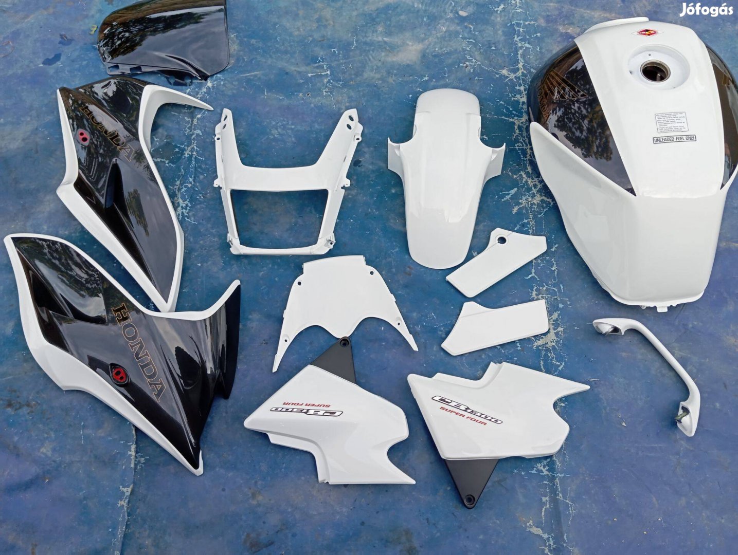 Honda CBR 1300 idomok , tank