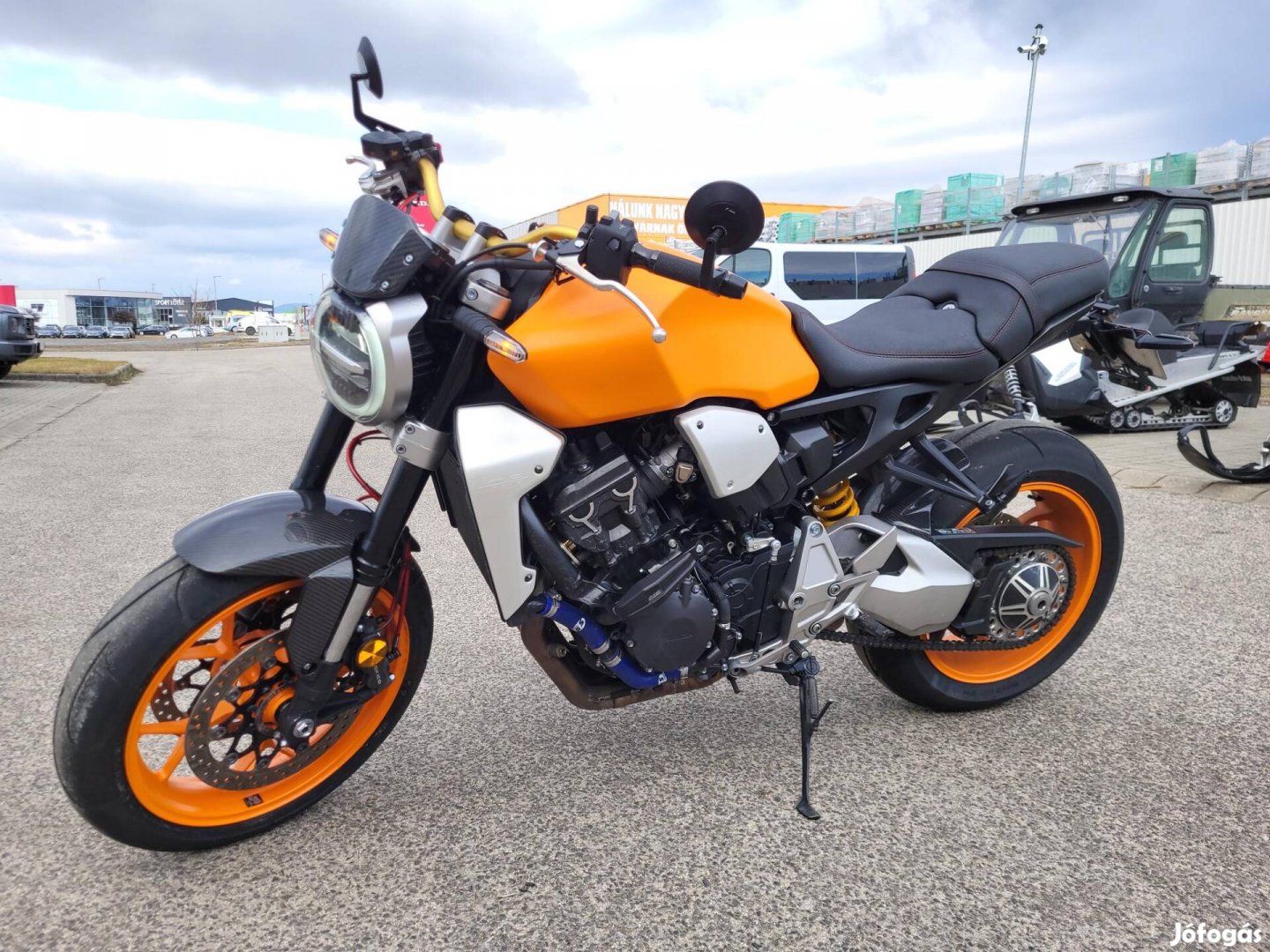 Honda CB 1000 R Tuningolt Pályamotor utcára