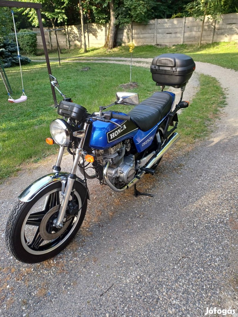 Honda CB 250 alkatrész.