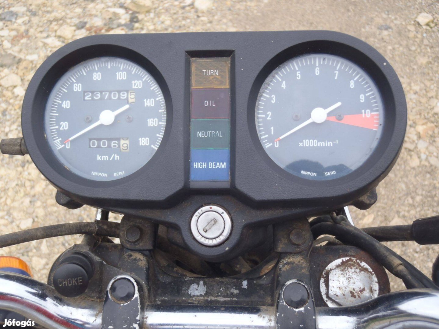 Honda CB 400 N-ről :23709 km-t használt ,gyári műszerfal