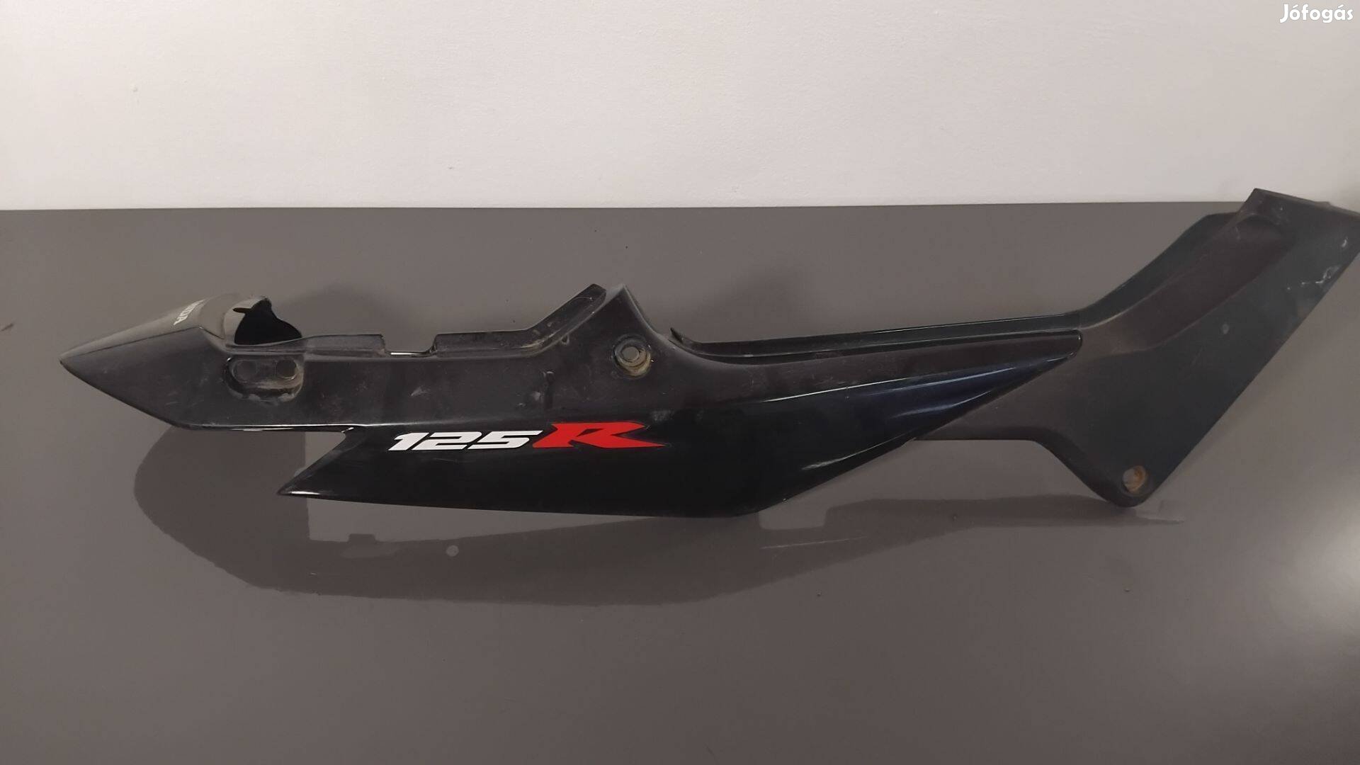 Honda Cbr 125 R '04 Jobb hátsó idom | 83540-Kppa-9010