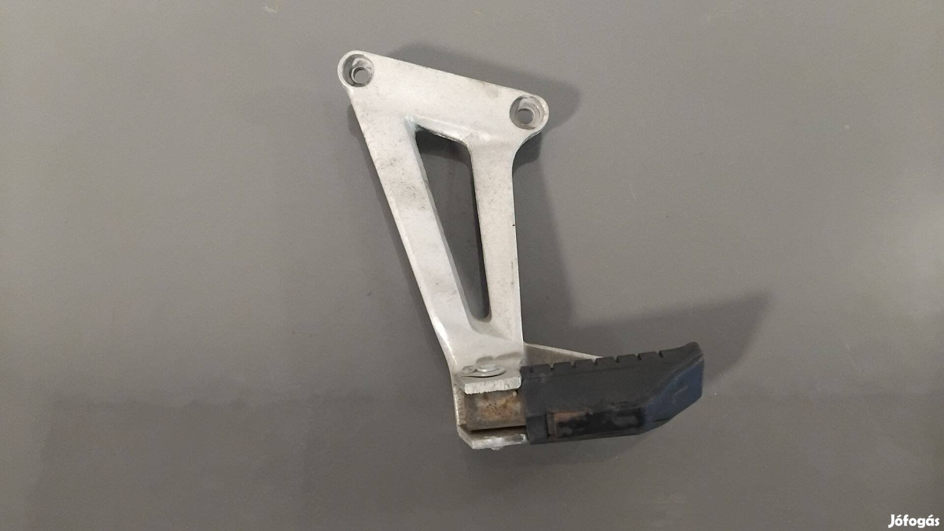 Honda Cbr 600 F '87 Bal oldali lábtartó konzol, tüskével