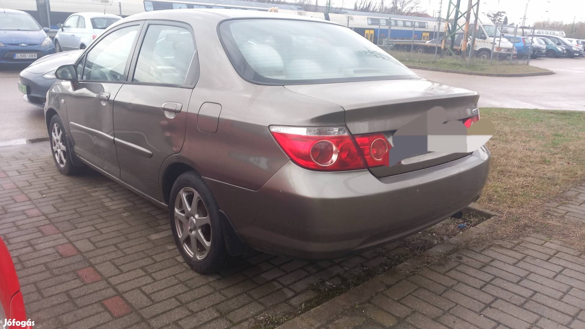 Honda City bontott alkatrész