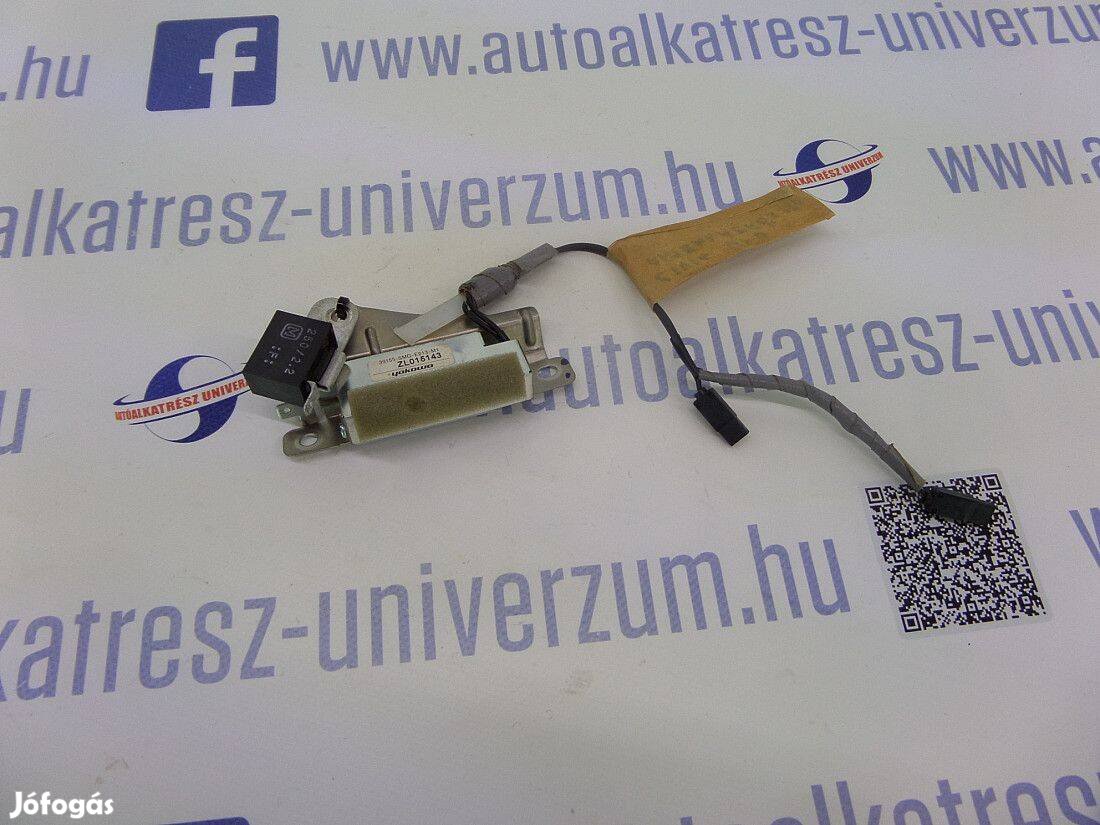 Honda Civic MK8 Eladó UFO antenna erősítő, csomagtér ajtón van,