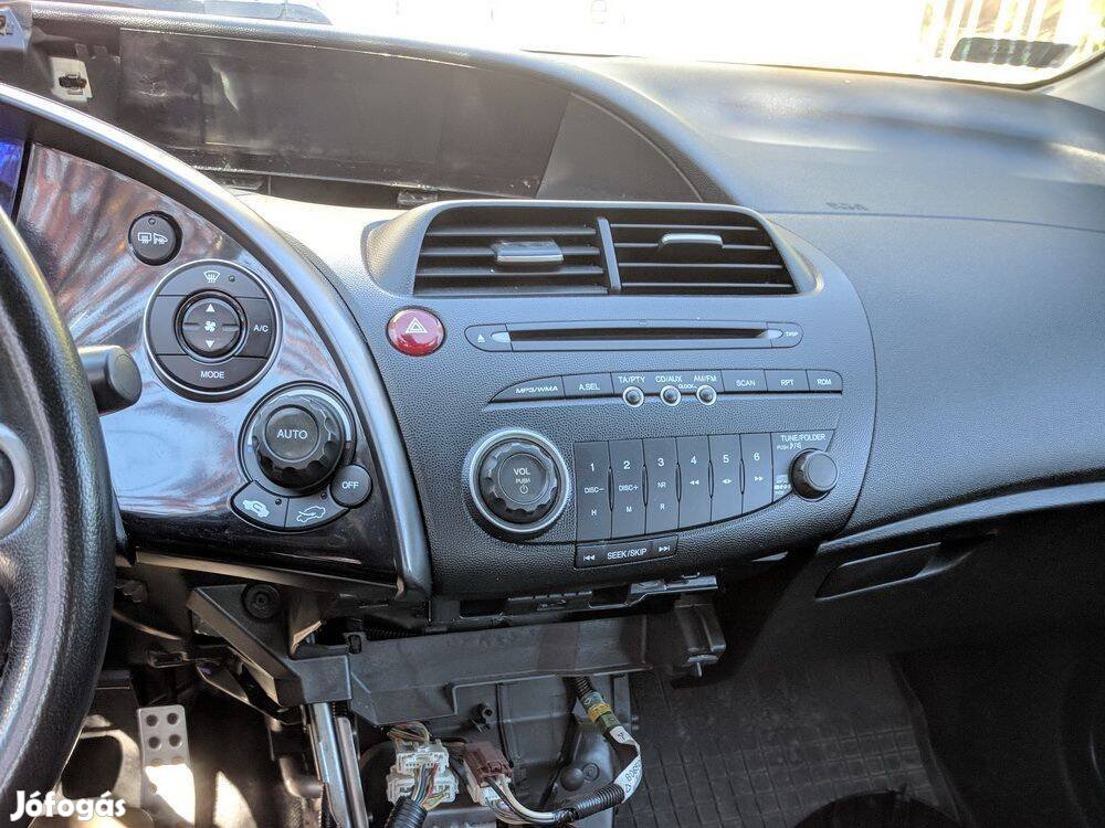 Honda Civic UFO 8gen Rádió, Kijelző, LCD, Tükör,Bluetooth, AUX, Lábtér