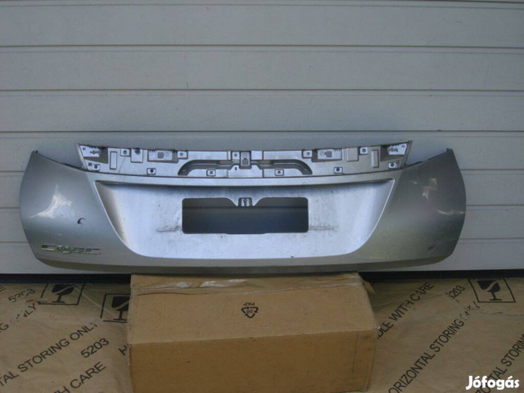 Honda Civic csomagtérajtó betét 74890-TV0 2015-től