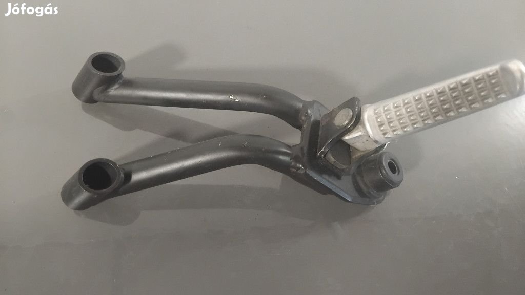 Honda Cmx 500 Rebel Jobb hátsó lábtartó konzol, tüskével