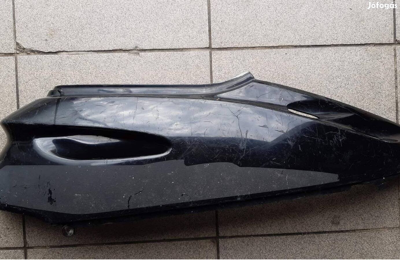 Honda Dio AF 27 jobb ülés alatti idom