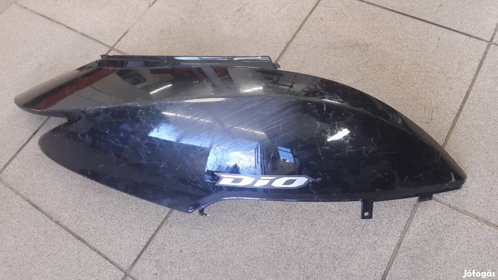 Honda Dio AF 68 jobb ülés alatti idom