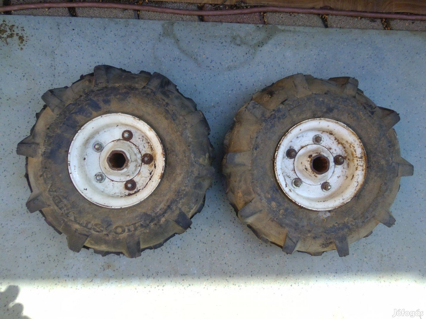 Honda F400 kerti traktor kerekek új gumival