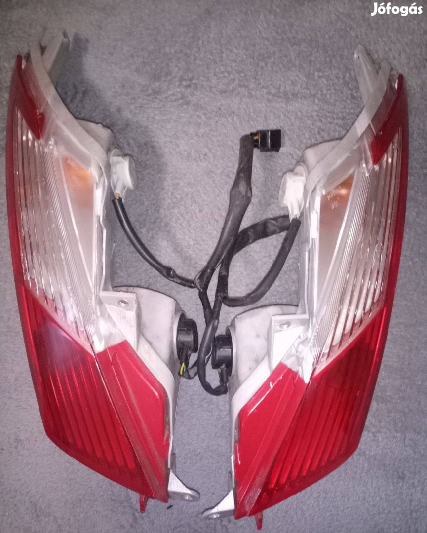 Honda Fes Pantheon hátsó lámpa pár