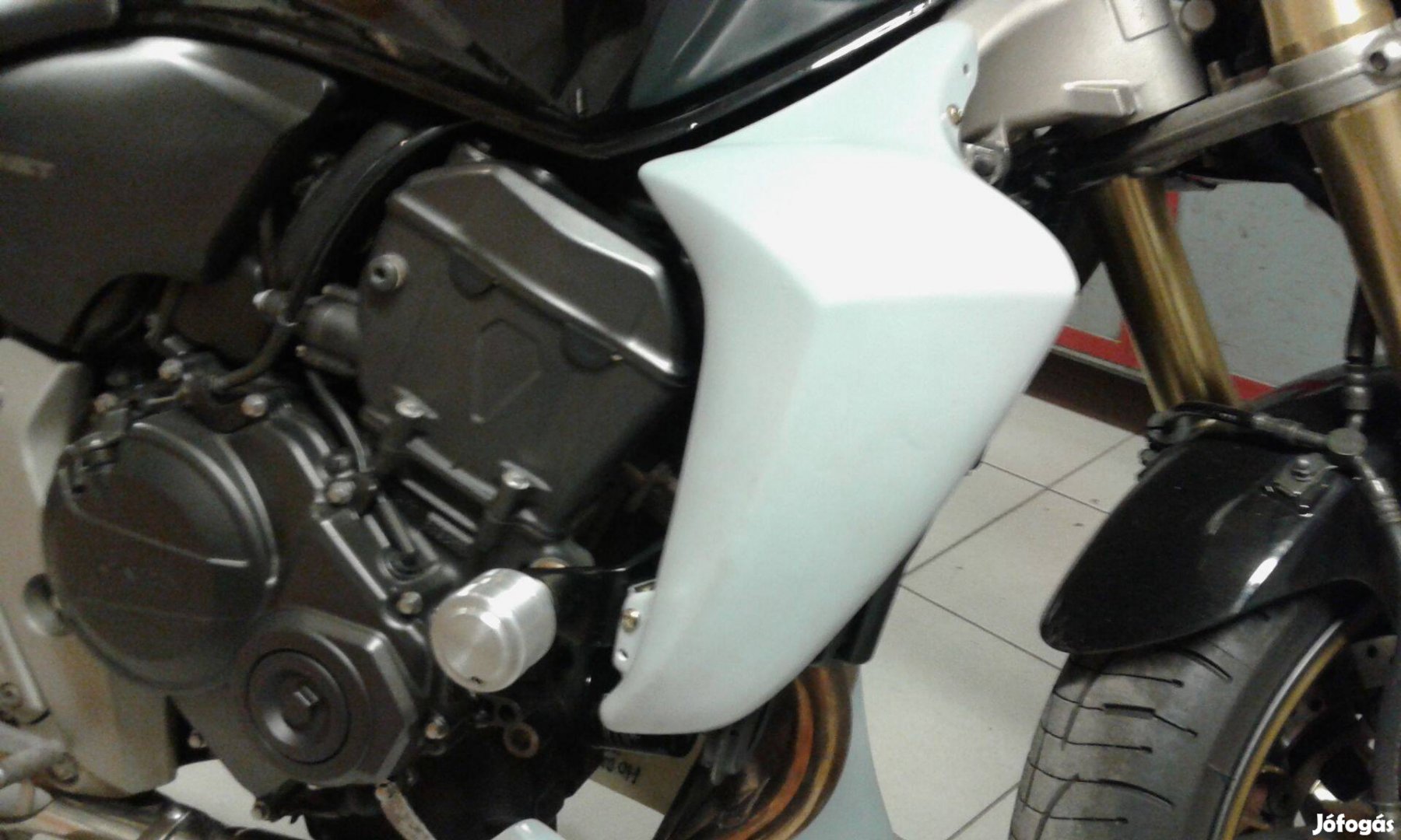 Honda Hornet 600 hűtőidom, hátsó sárvédő 2007-től