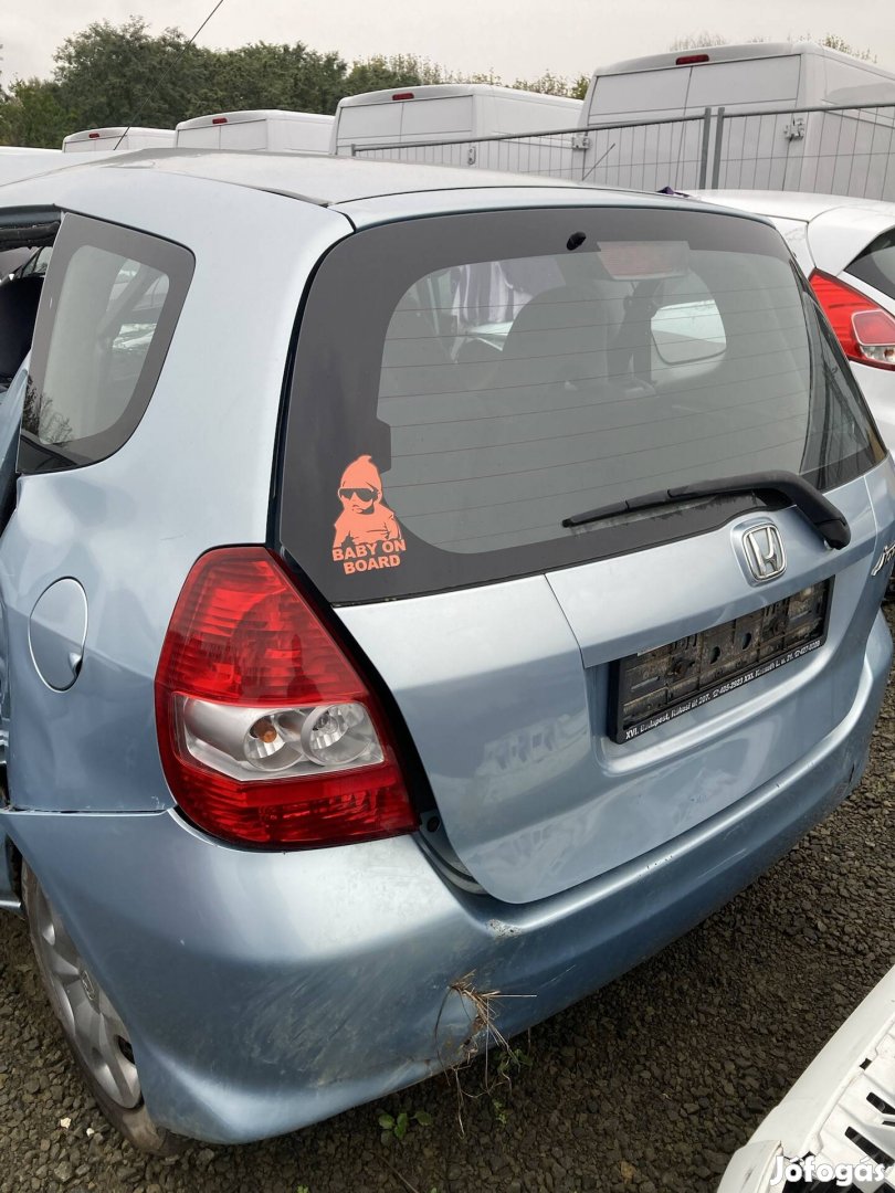 Honda Jazz bontott alkatrészei(2002-08)