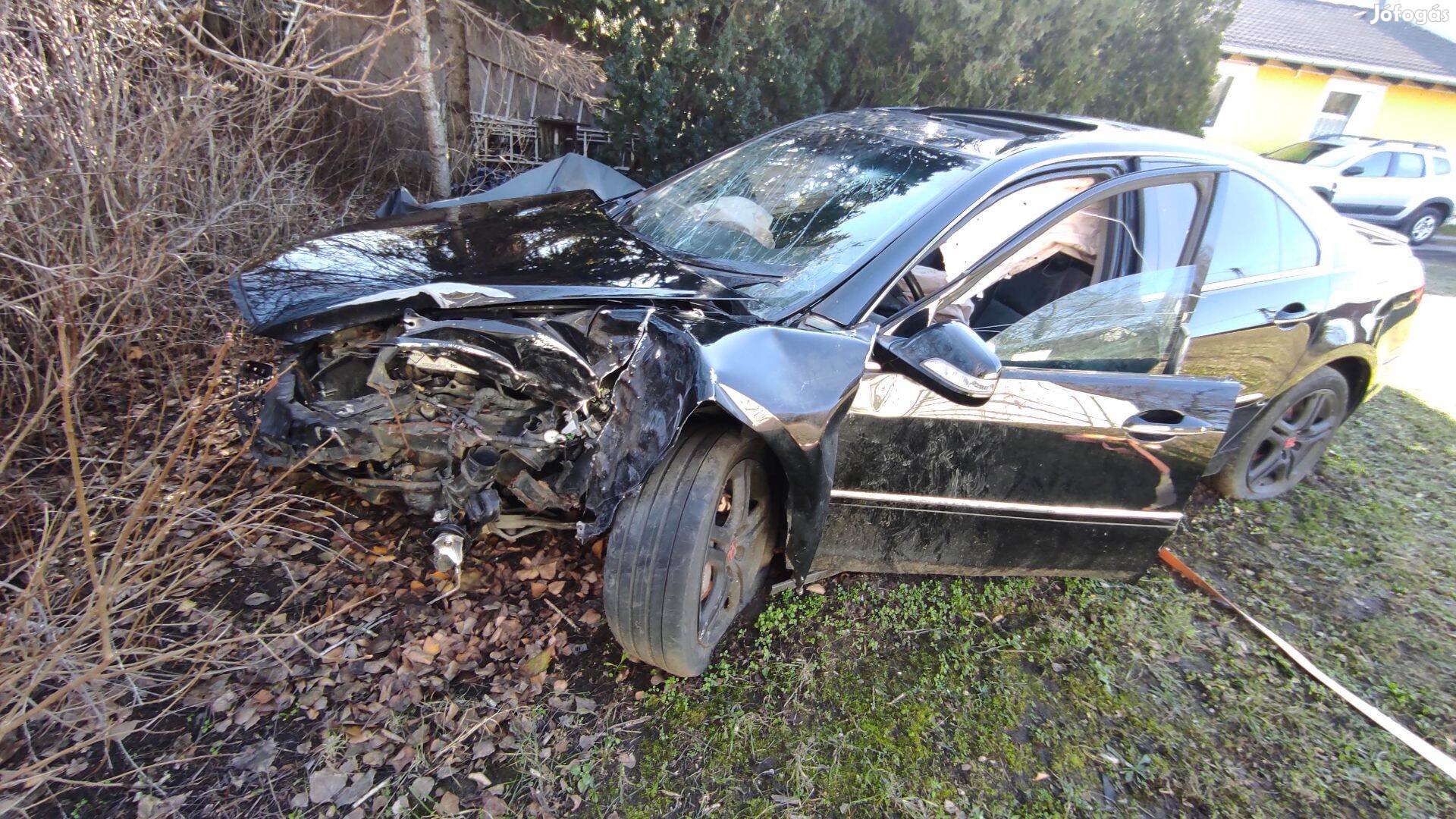 Honda Legend törötten eladó