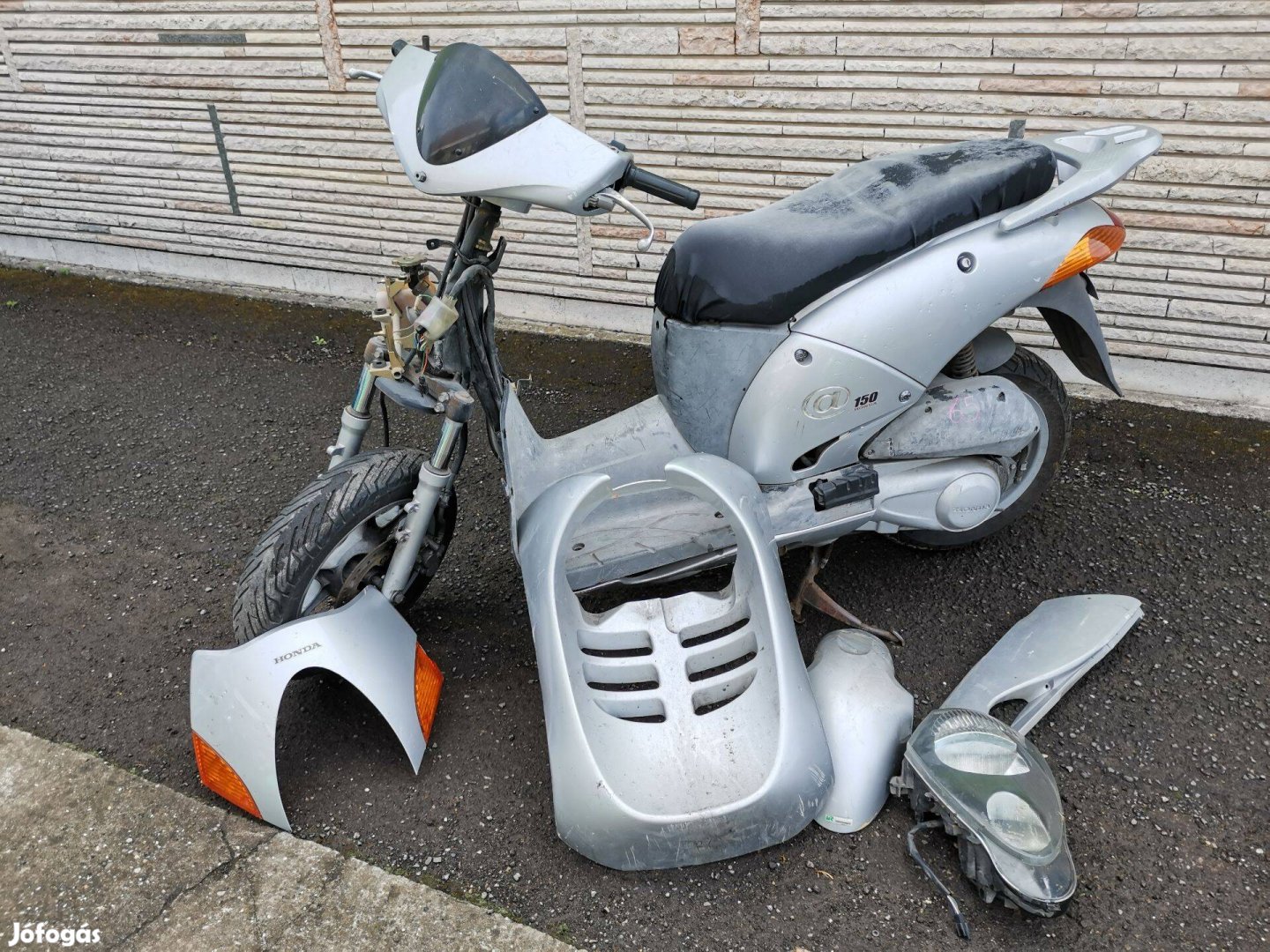 Honda NES 150 bontás