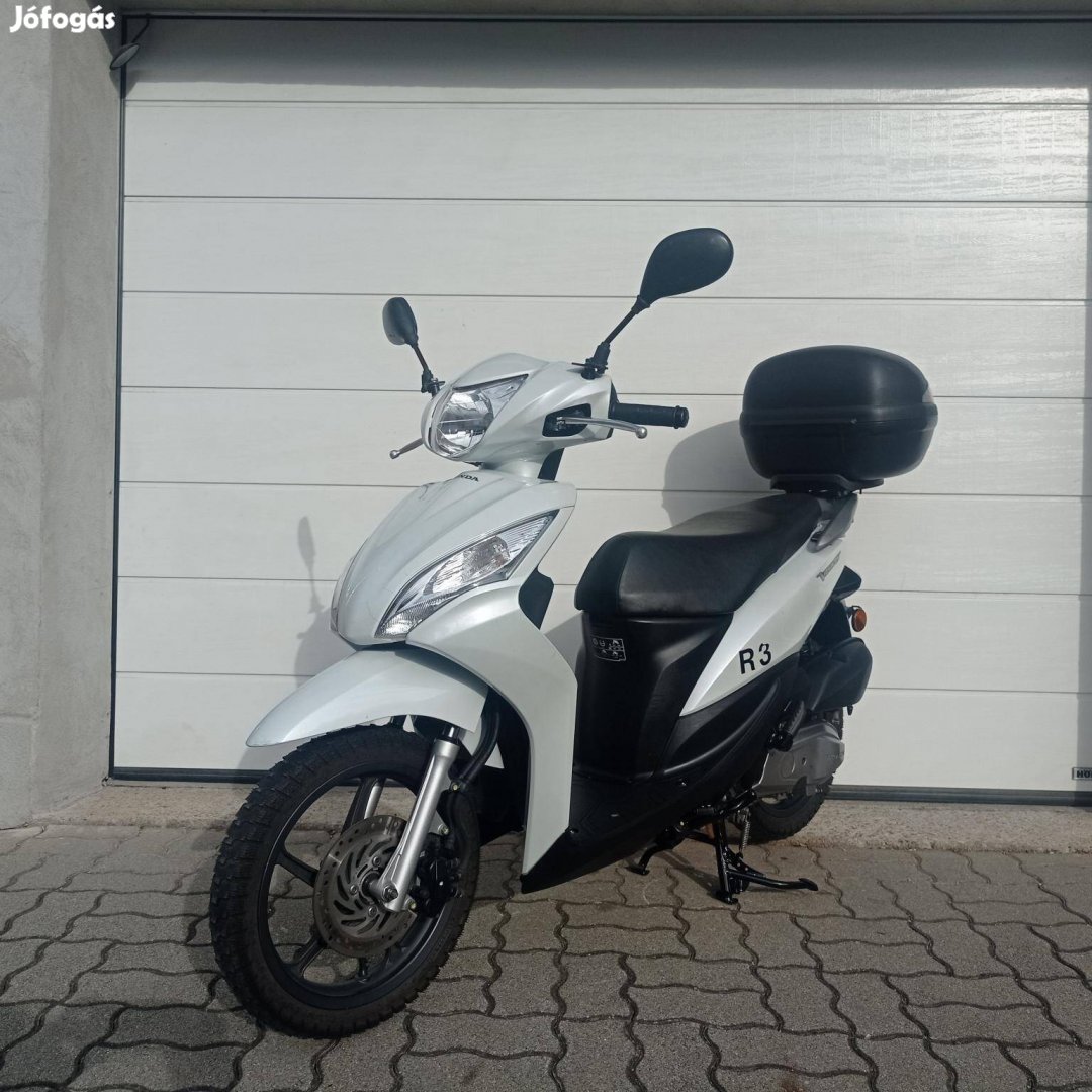 Honda NSC 50 Vision 50 4T Injektoros. Kitűnő mo...