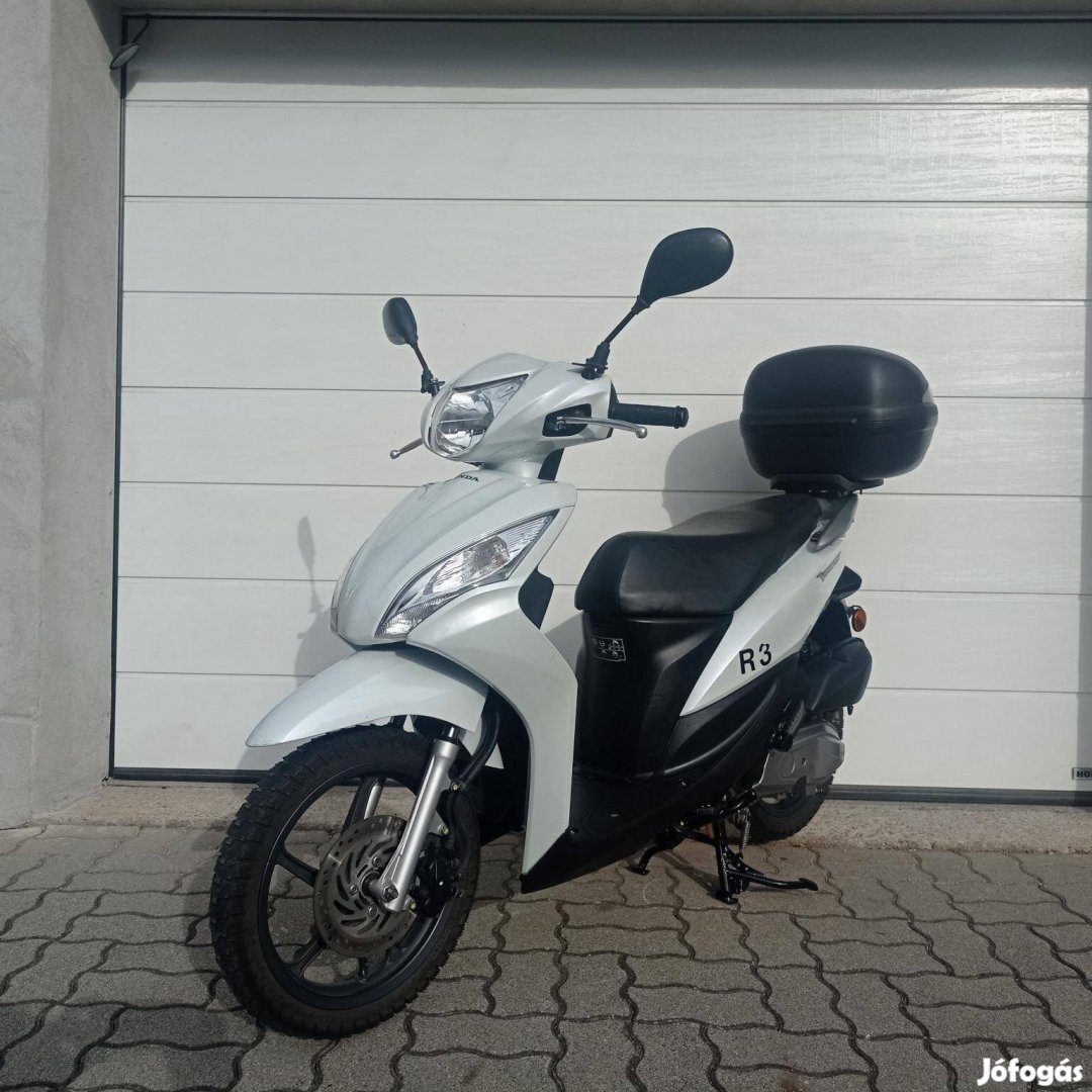 Honda NSC 50 Vision 50 4T Injektoros. Kitűnő mo...