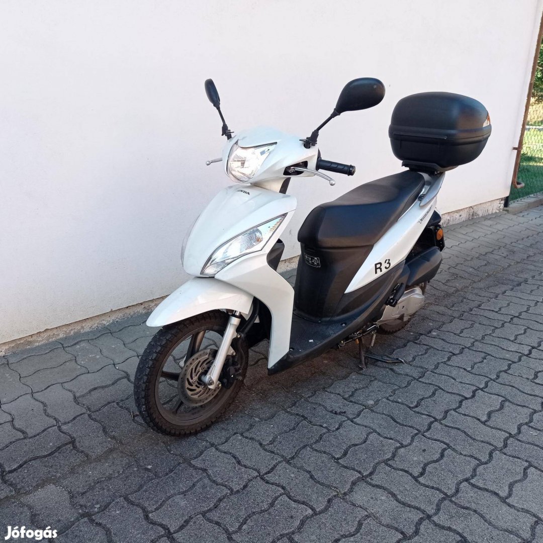 Honda NSC 50 Vision 50 4T Injektoros. Kitűnő mo...