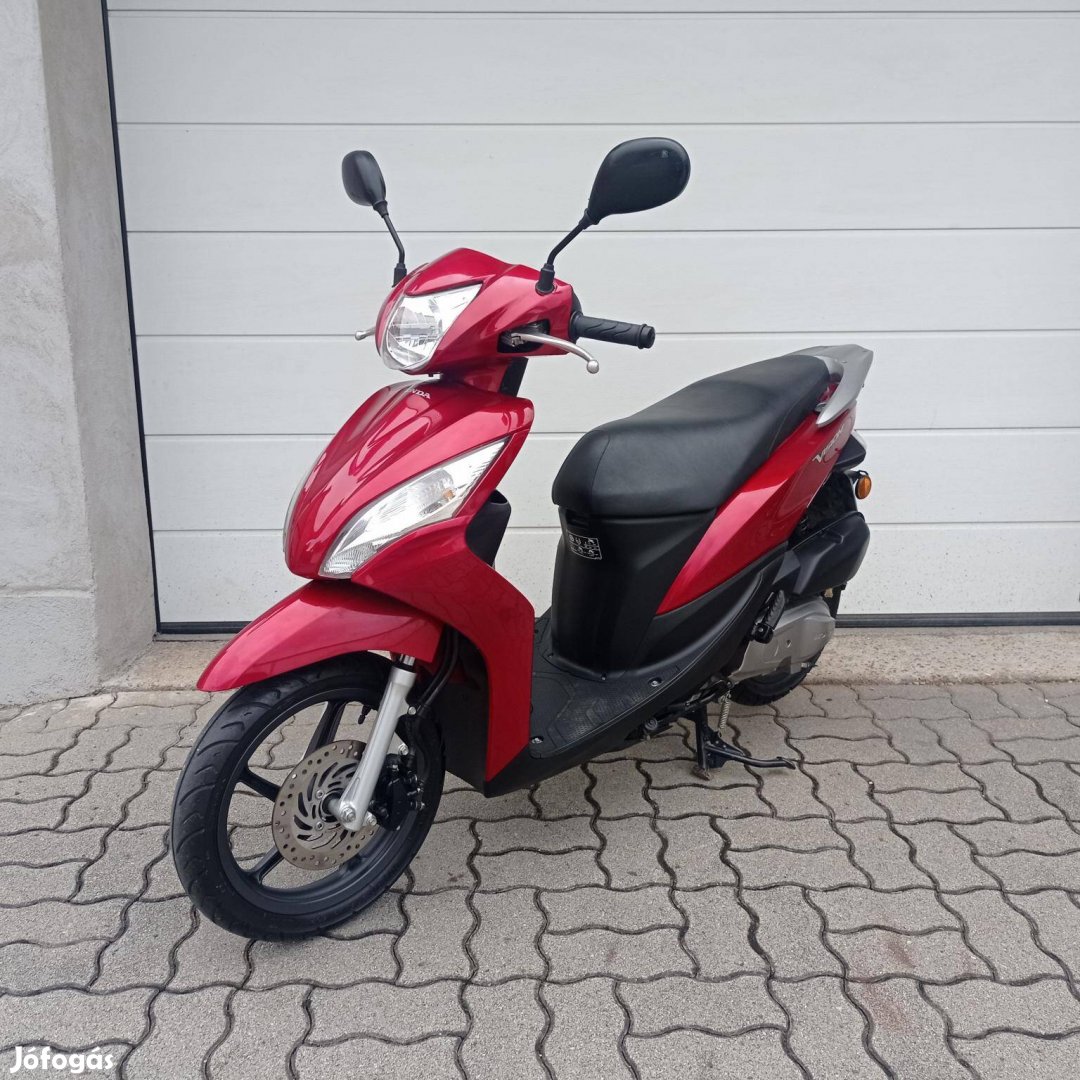 Honda NSC 50 Vision 50 4T Injektoros. Újszerű!...