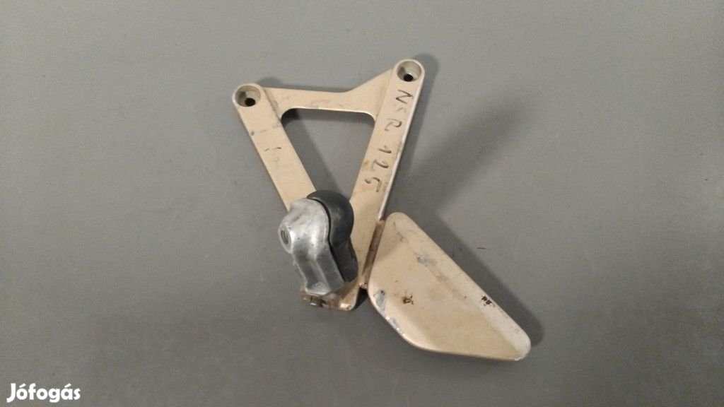 Honda NSR 125 - Bal oldali lábtartó konzol és tüske