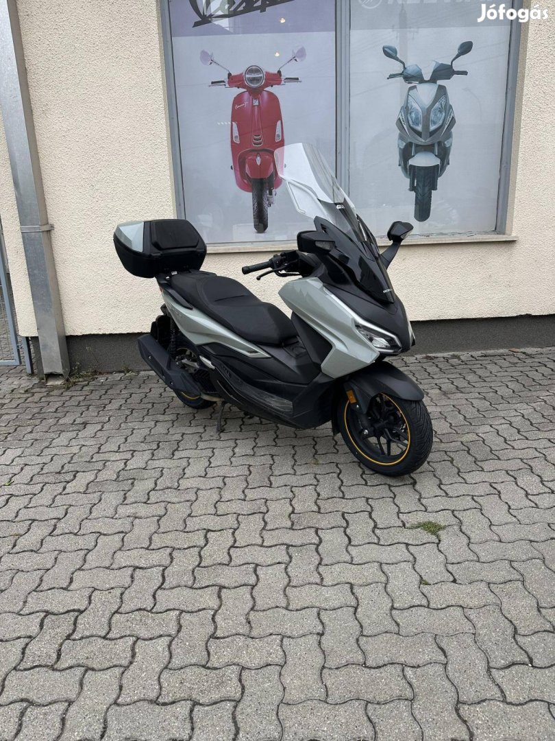 Honda NSS 125 Forza Mo.-i/1.-tulaj/Gyári/Hibátl...