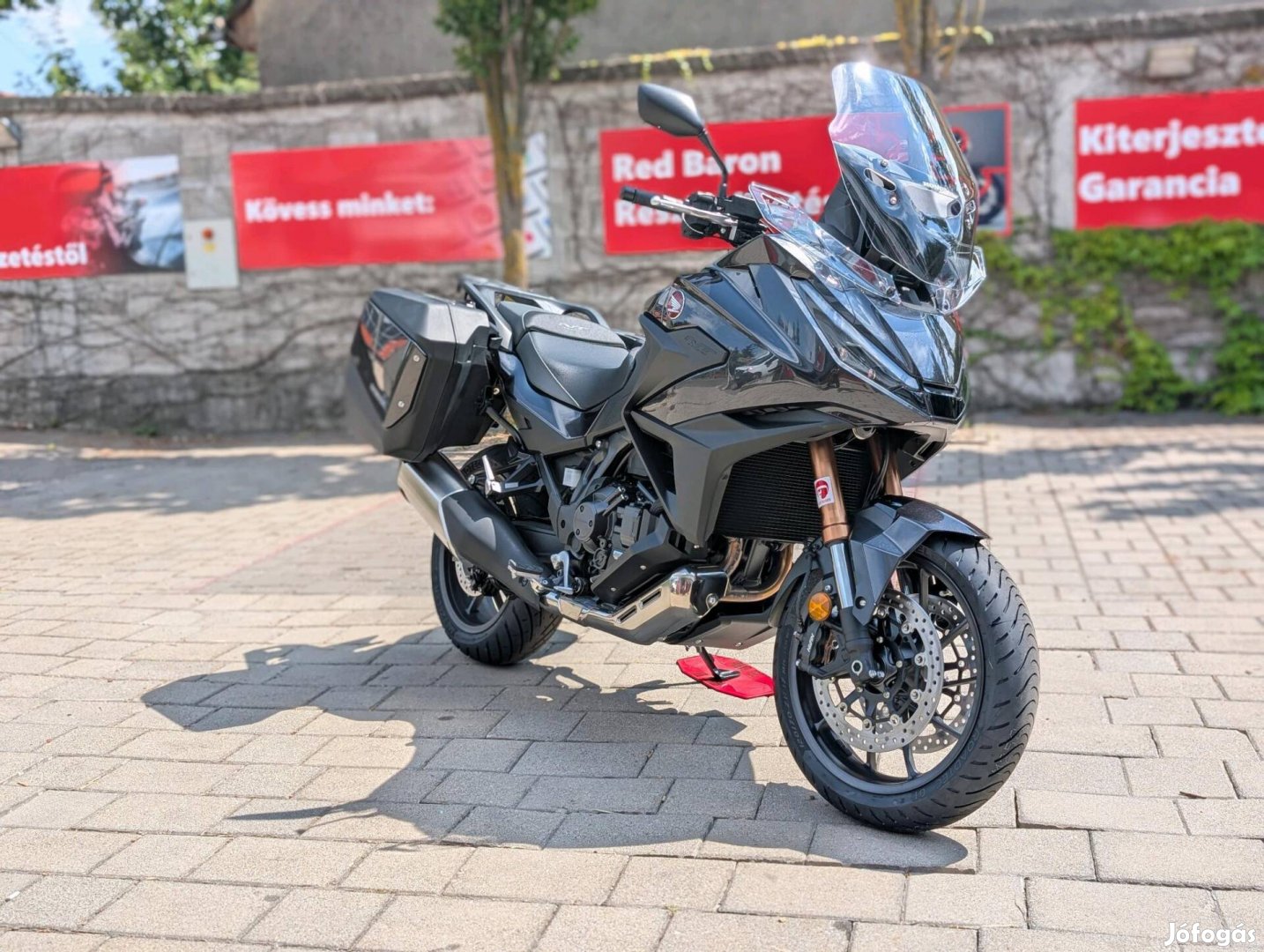 Honda NT 1100 D DCT+ Showa felszereltség
