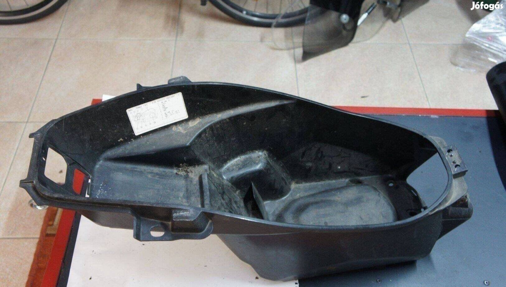 Honda PCX sisaktartó