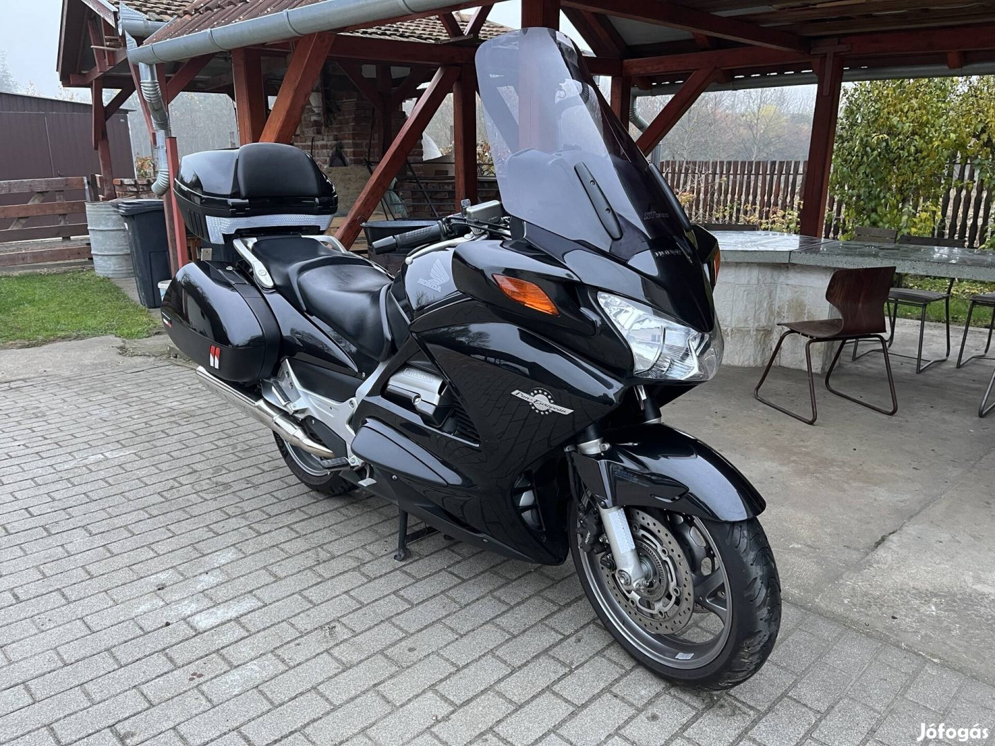 Honda Pan European, Cserélem is