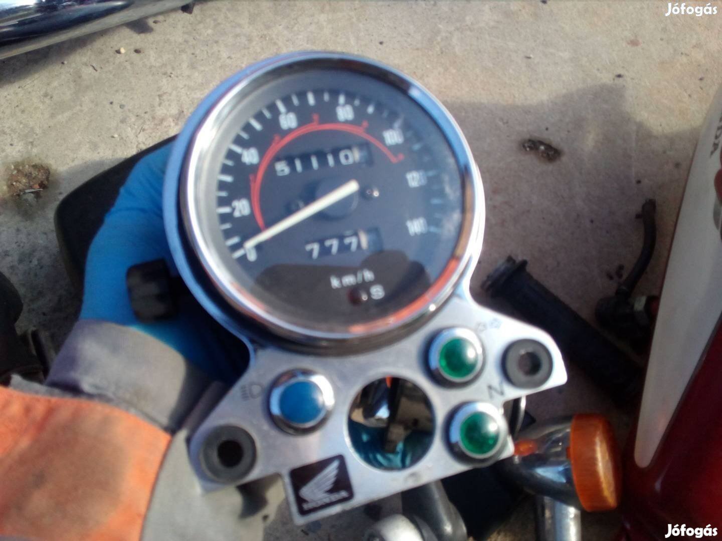 Honda Rebel 250 alkatrész, km óra