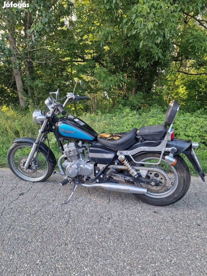 Honda Rebel 250 chopper motorkerékpár 