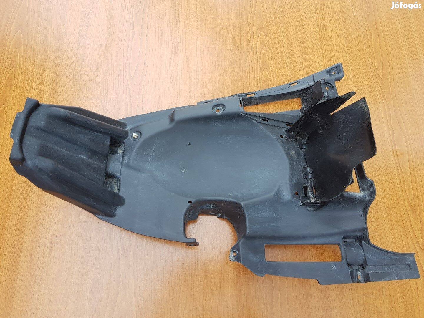 Honda SH 125 Mode Hátsó kerék feletti idom 12436