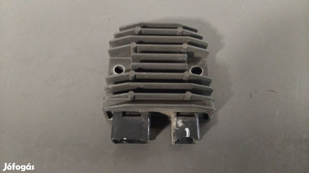 Honda SWT 400 - Feszültségszabályzó