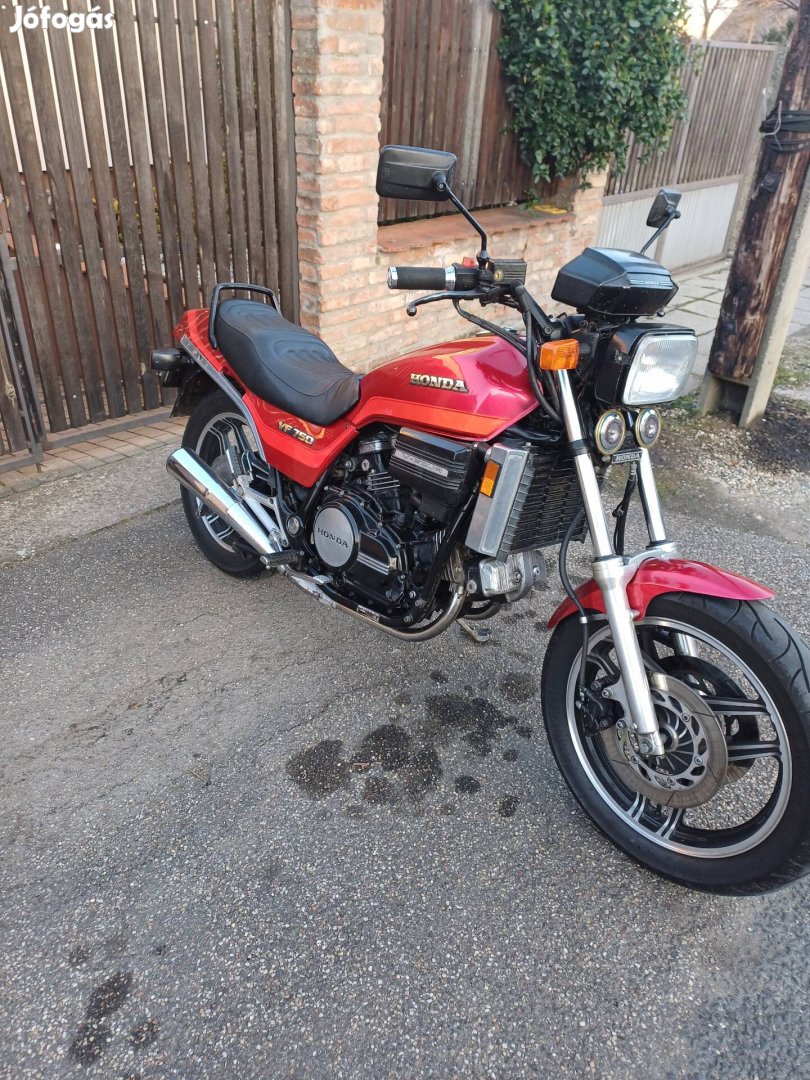 Honda Sabre VF 750 alkatrésznek.