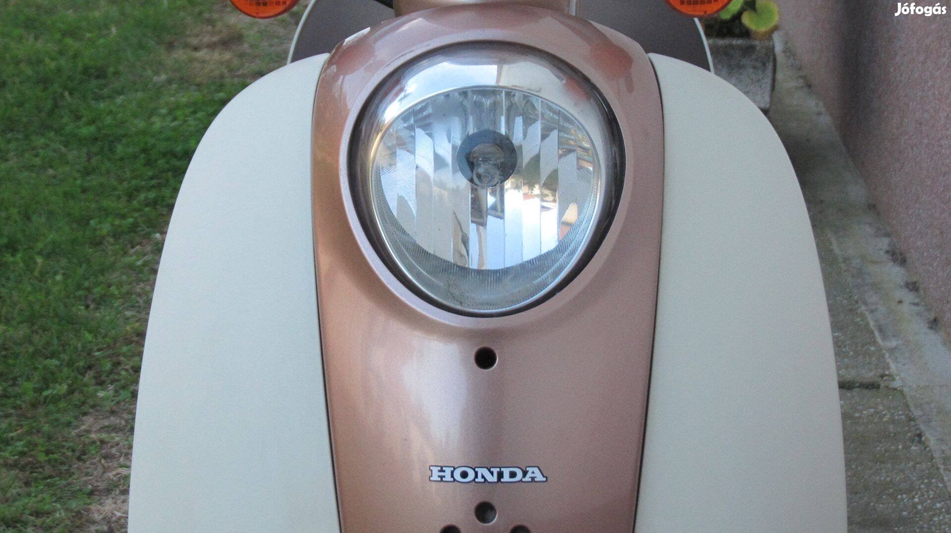 Honda Scoopy Crea 50 4T Japánból