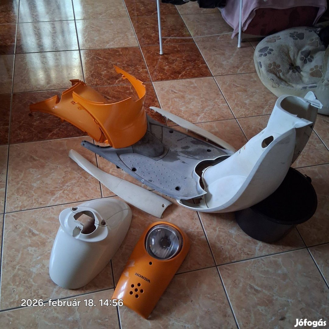 Honda Scoopy crea idomok