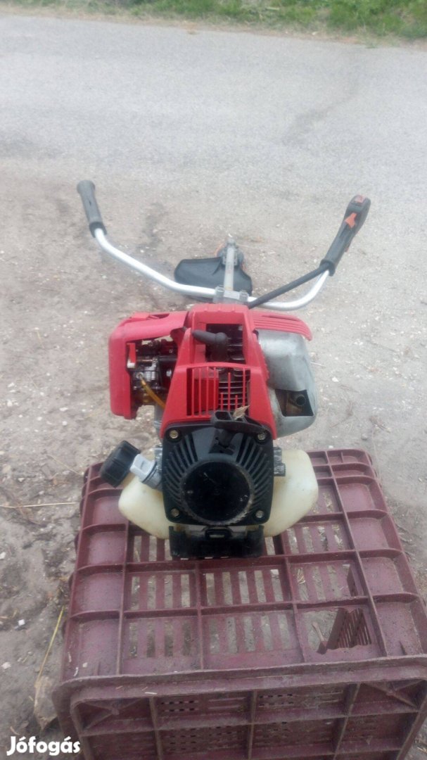 Honda Umk 431 négyütemű fűkasza bozótvágó