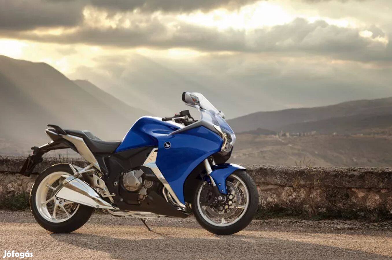 Honda VFR1200F - Gyári komplett idom szett, jó állapot