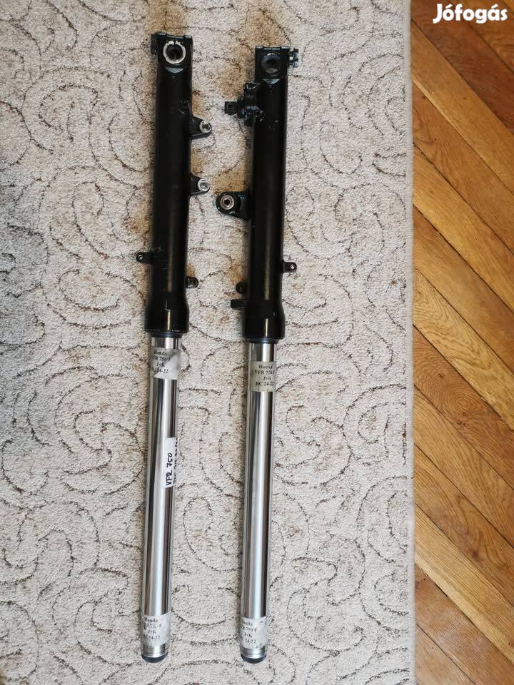 Honda VFR 750F rc24 villa pár