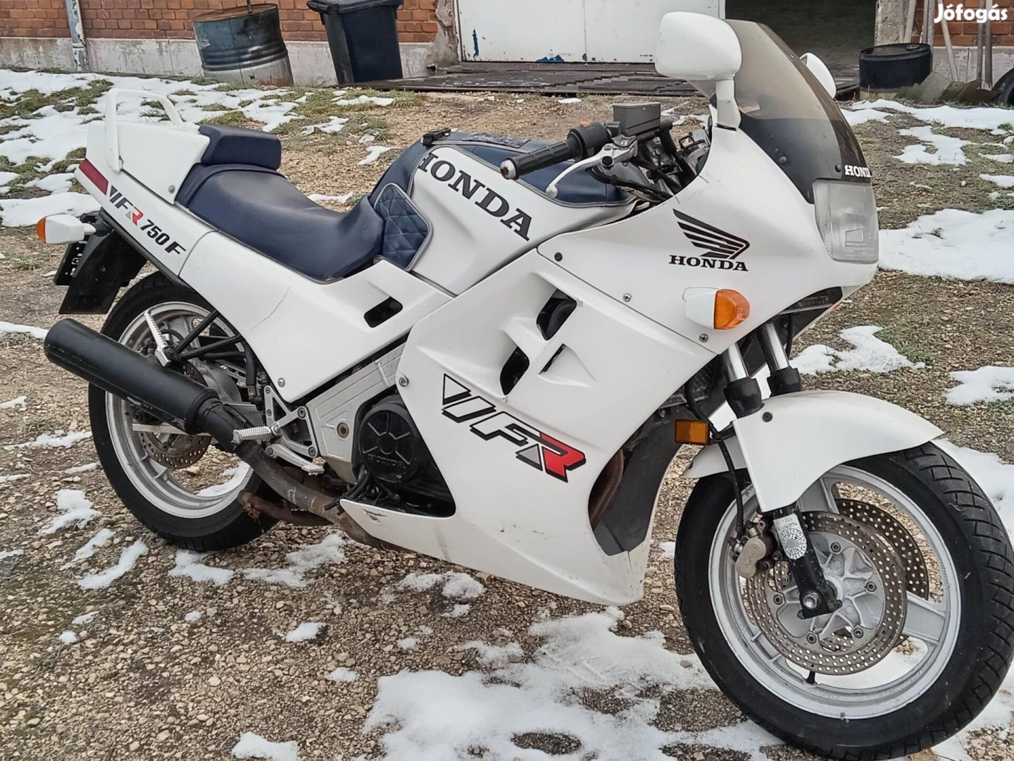 Honda VFR 750 F V4 oldtimer túra-sport mkp