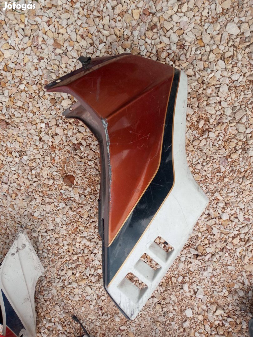 Honda VF 500 alkatrész, blokk alkatrészek fejidom