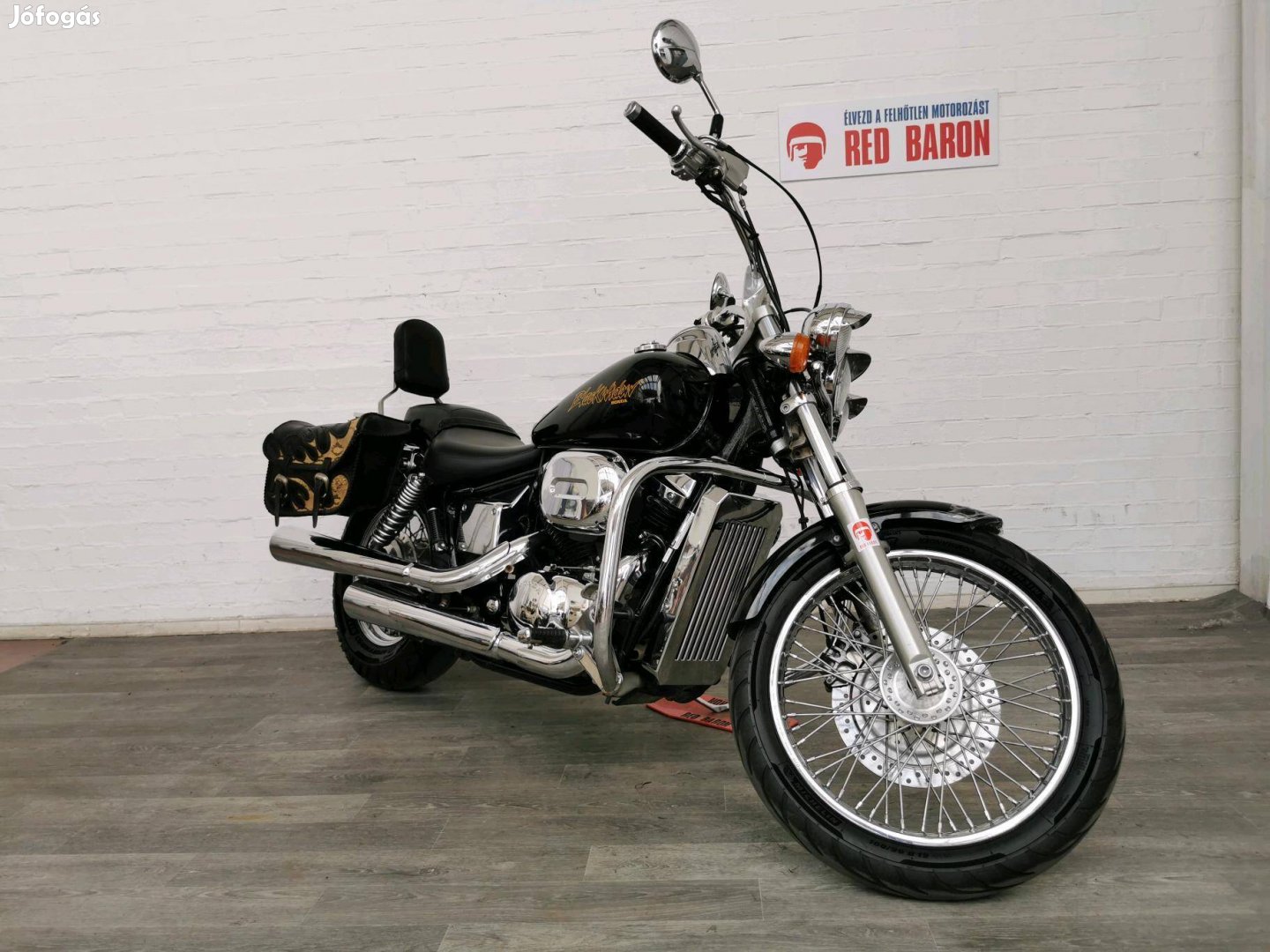 Honda VT 750 Black Widow Írásos RED Baron Garan...