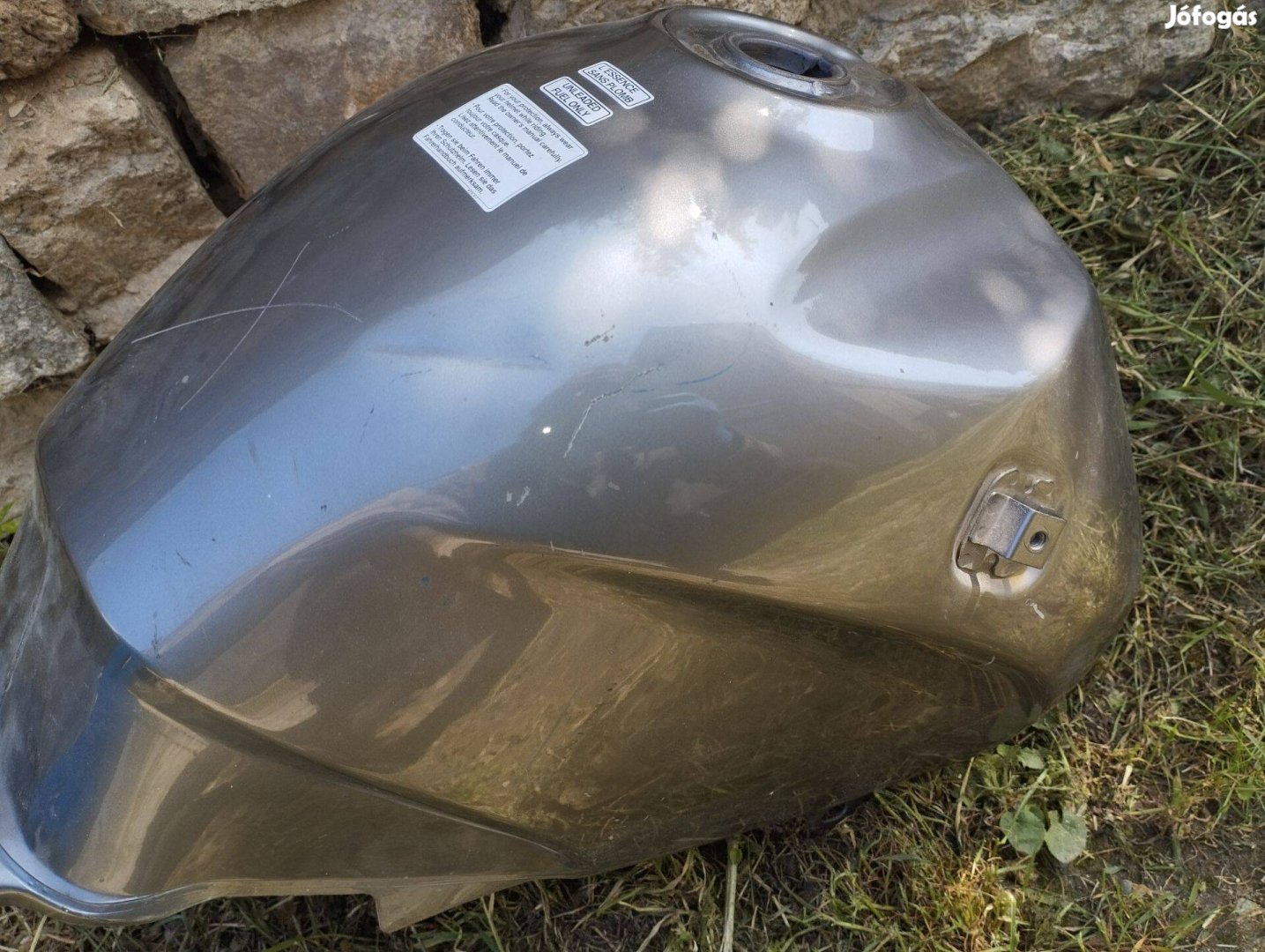 Honda Varadero 125 tank