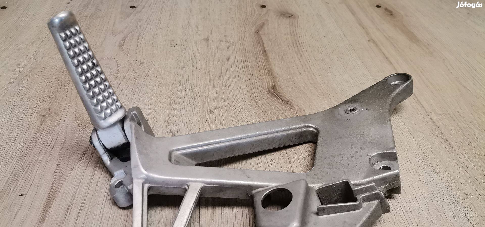 Honda Vfr 750 rc36/1 93' jobb hátsó lábtartó 1703