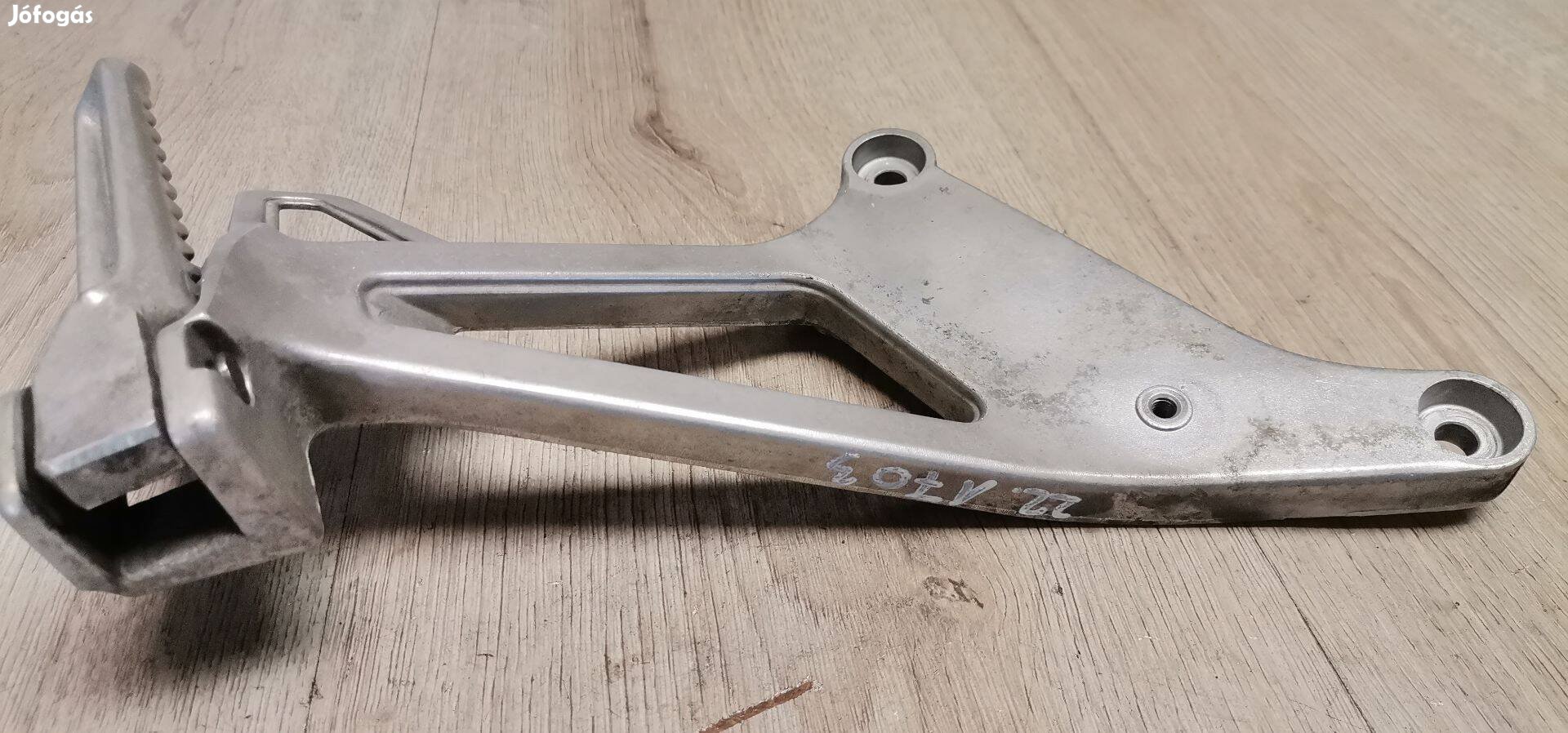 Honda Vfr 750 rc36/1 93' jobb hátsó lábtartó 1703