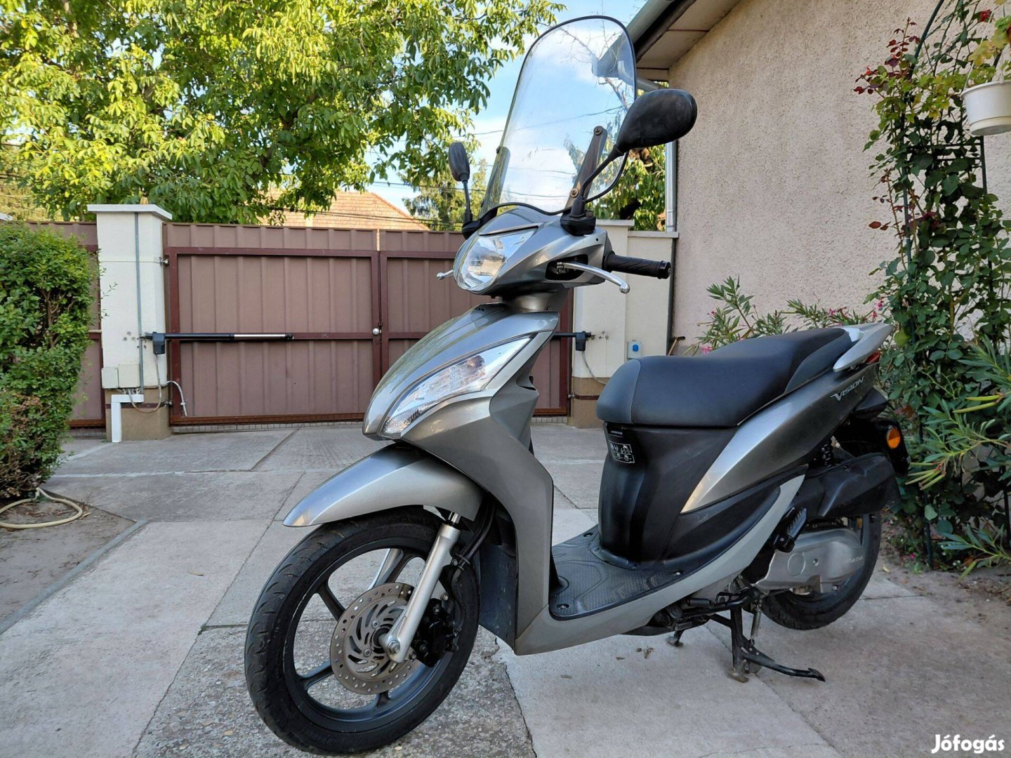 Honda Vision 50-4T Gazdaságos Robógózás